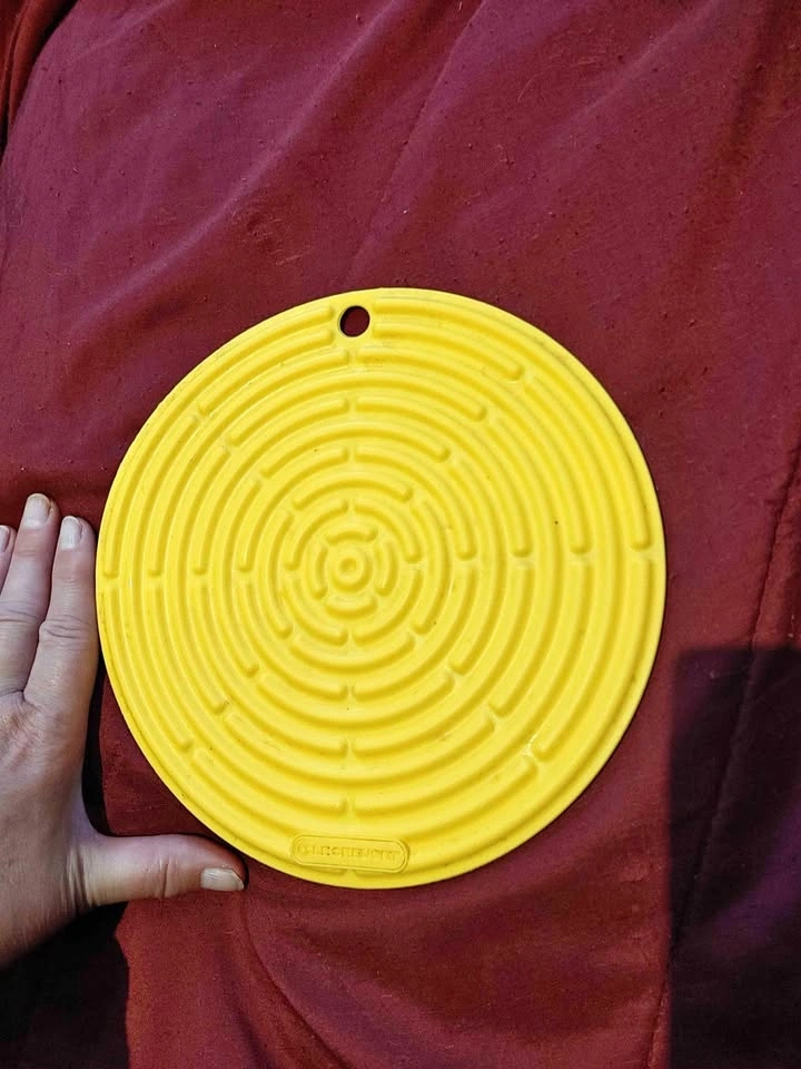 Genuine Le Creuset Silicone Cool Tool Trivet/Hot Pad - 8 in.