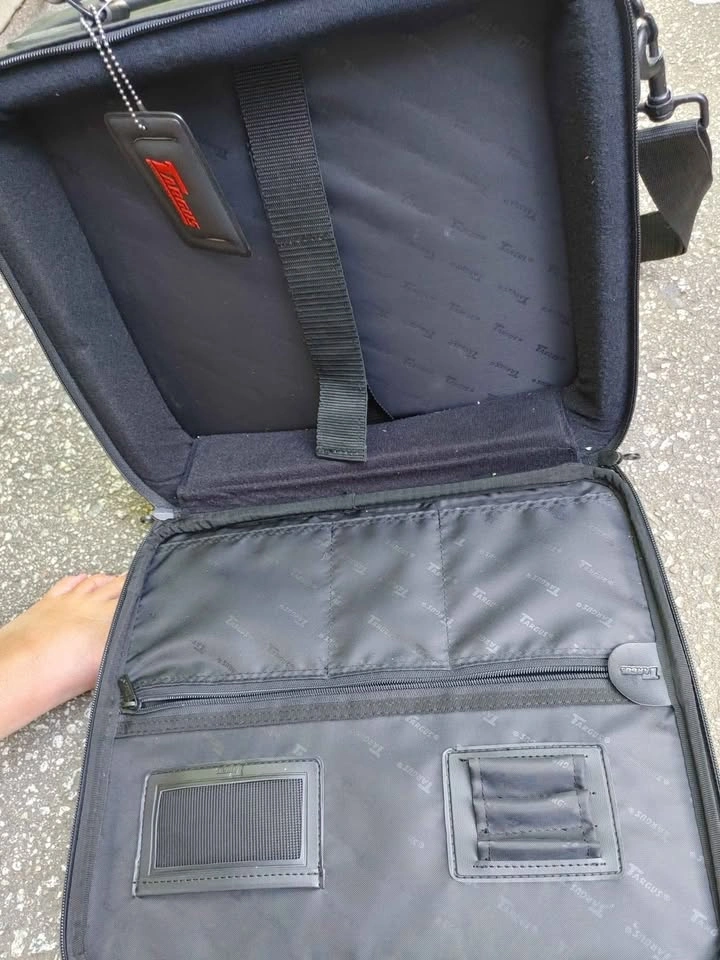 Targus laptop briefcase / Business messenger bag. Fits up to 15. - photo 4