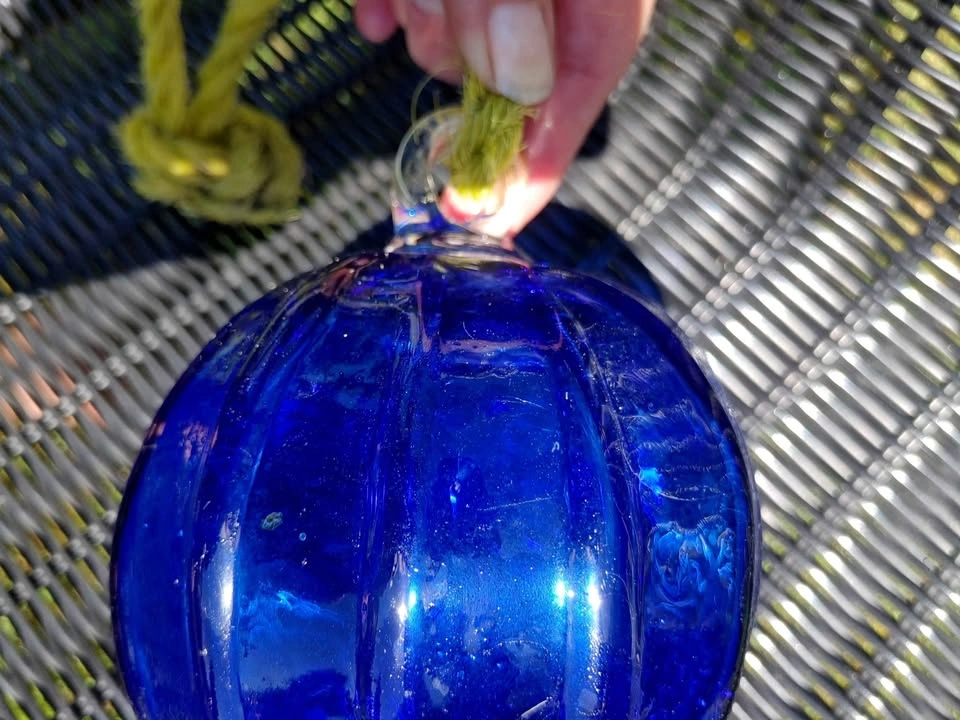 Vintage Hand Blown Cobalt Blue Hot Air Balloon Suncatcher - photo 3