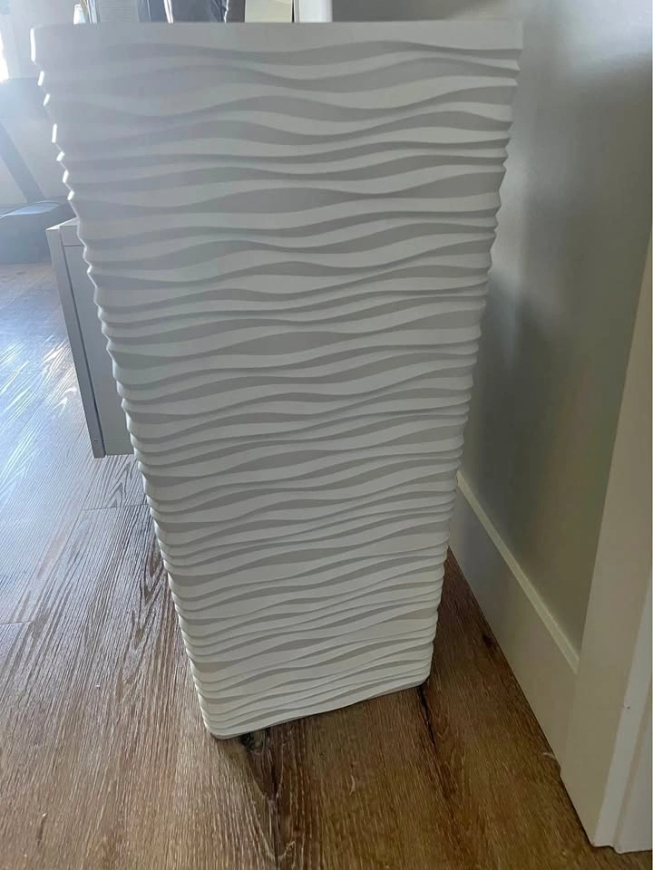 2 White plastic planter