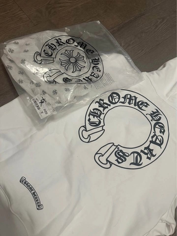 Chrome Hearts Hoodie- Size Small - photo 4