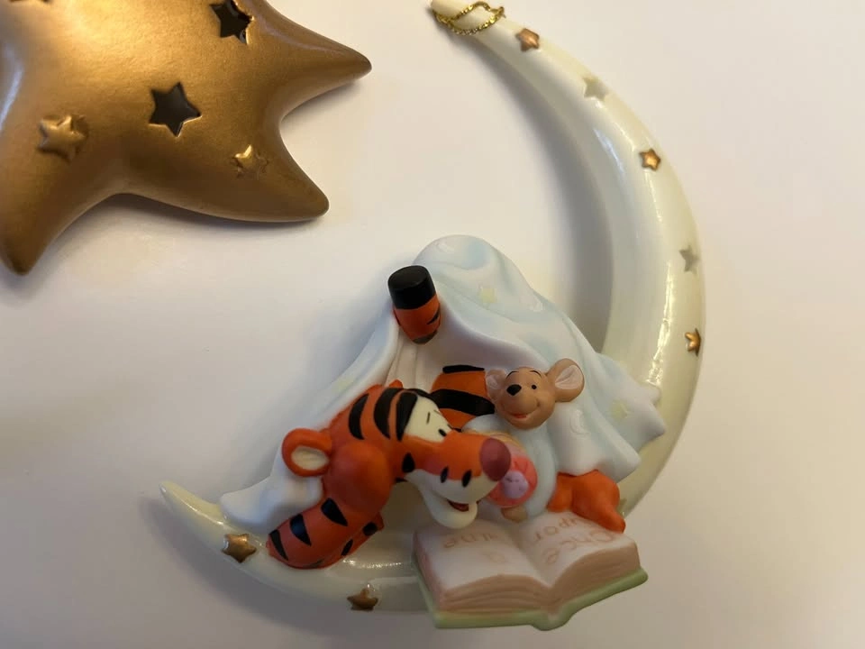 Set 4 - Bradford Editions Pooh’s Slumbertime Adventures Ornament - photo 2