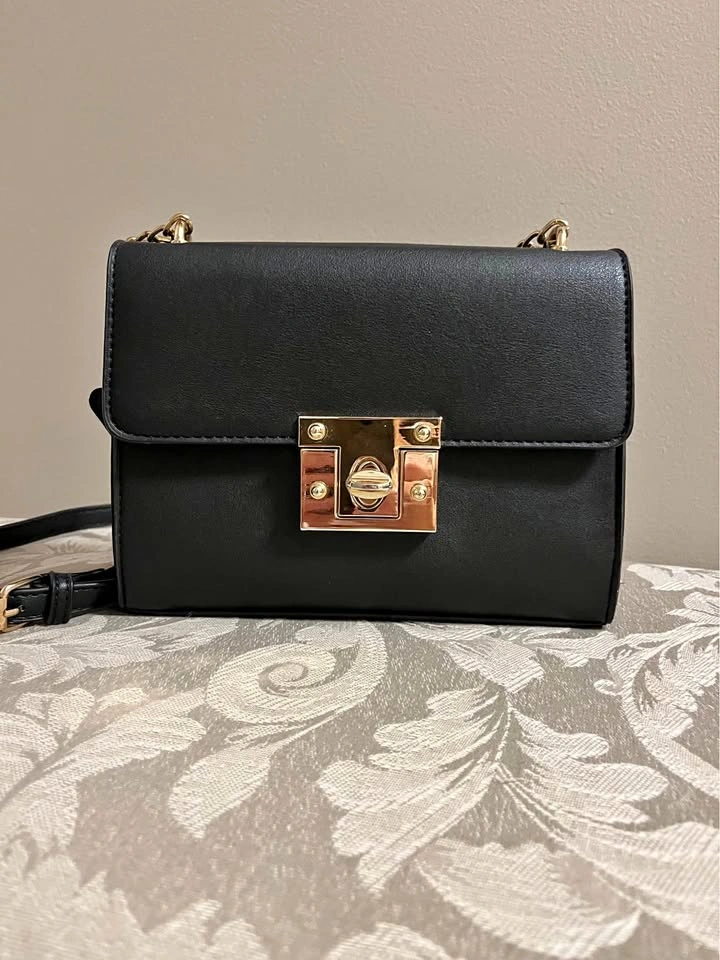 Black Purse, 8.5” long x 6.5” tall