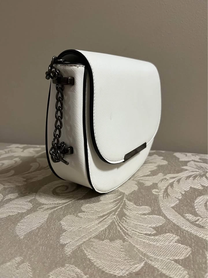Ladies White Purse/Crossbody, 7.5” long x 7” tall - photo 2