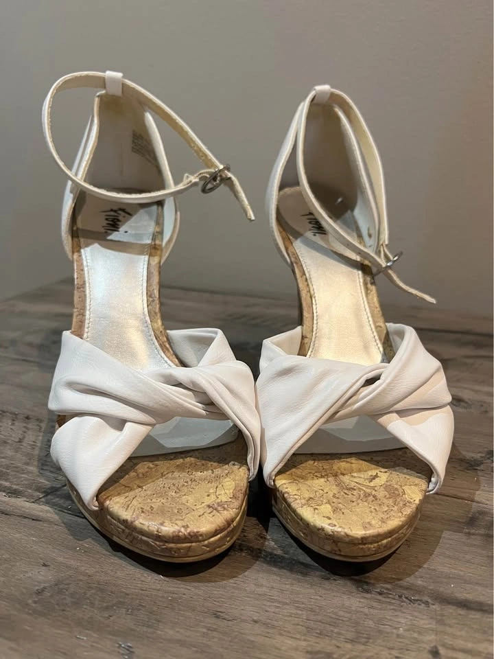Ladies Open Toe Heels, Size 8.5 - photo 2