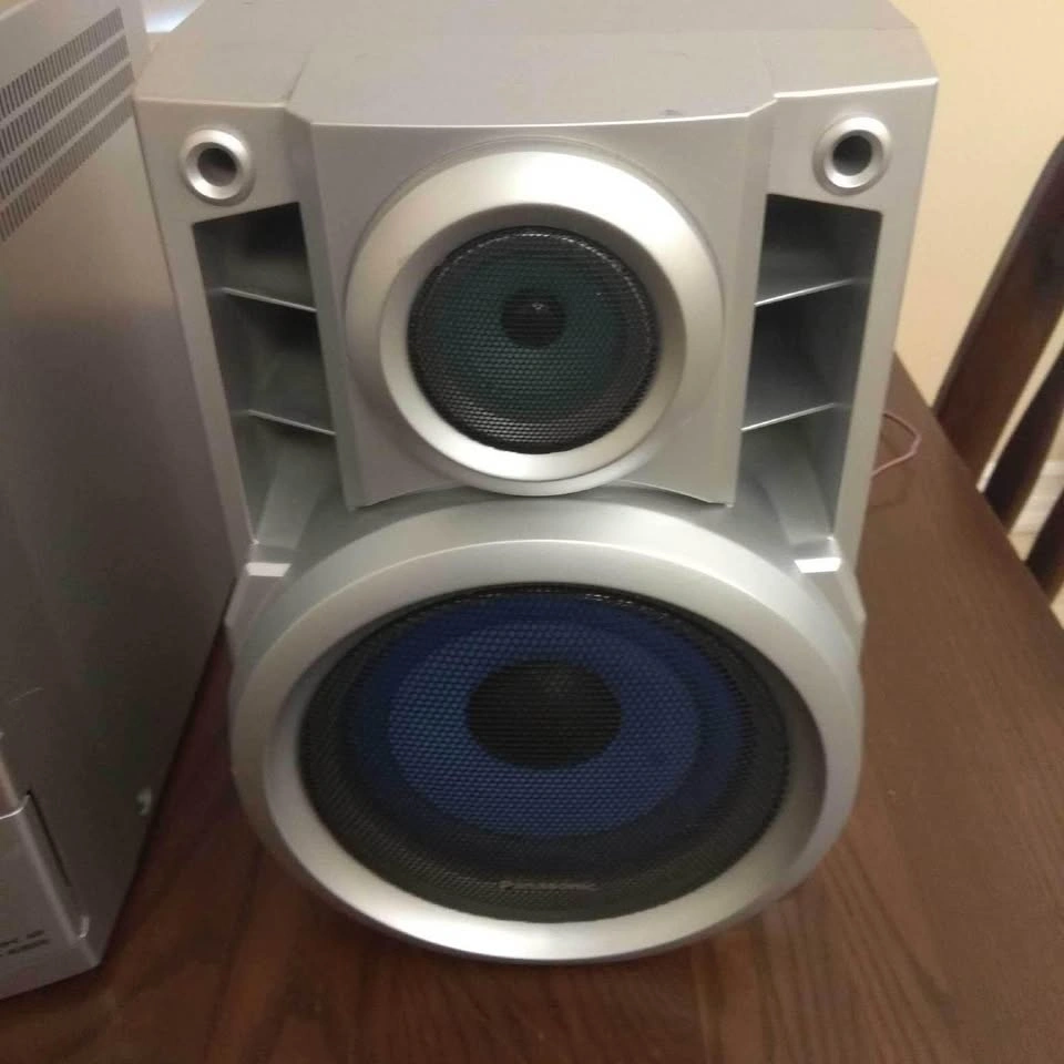 Panasonic Stereo, 13” x 8” x 9”, 5 CD changer, No Remote - photo 3