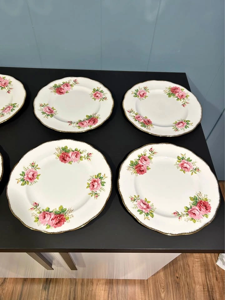 Royal Albert American Beauty set of 8 Dinner Plates