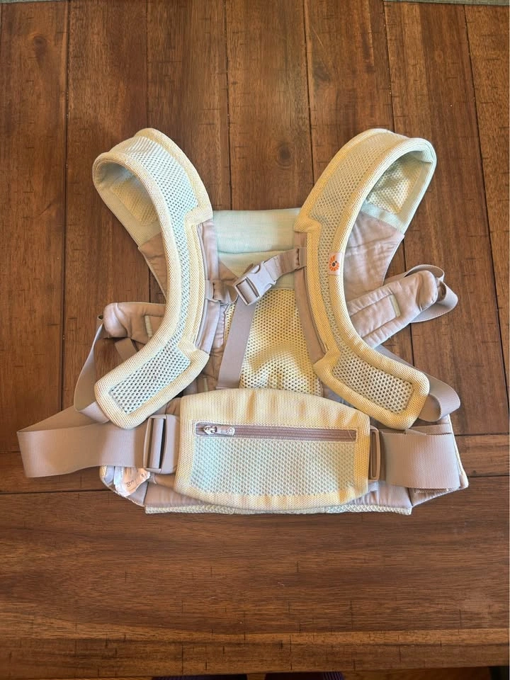 Ergobaby Aerloom Baby Carrier- excellent condition- Sunburst - photo 2