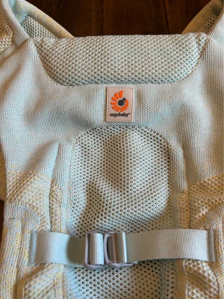 Ergobaby Aerloom Baby Carrier- excellent condition- Sunburst - photo 3