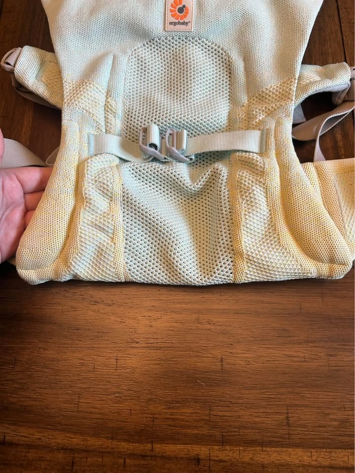 Ergobaby Aerloom Baby Carrier- excellent condition- Sunburst - photo 5