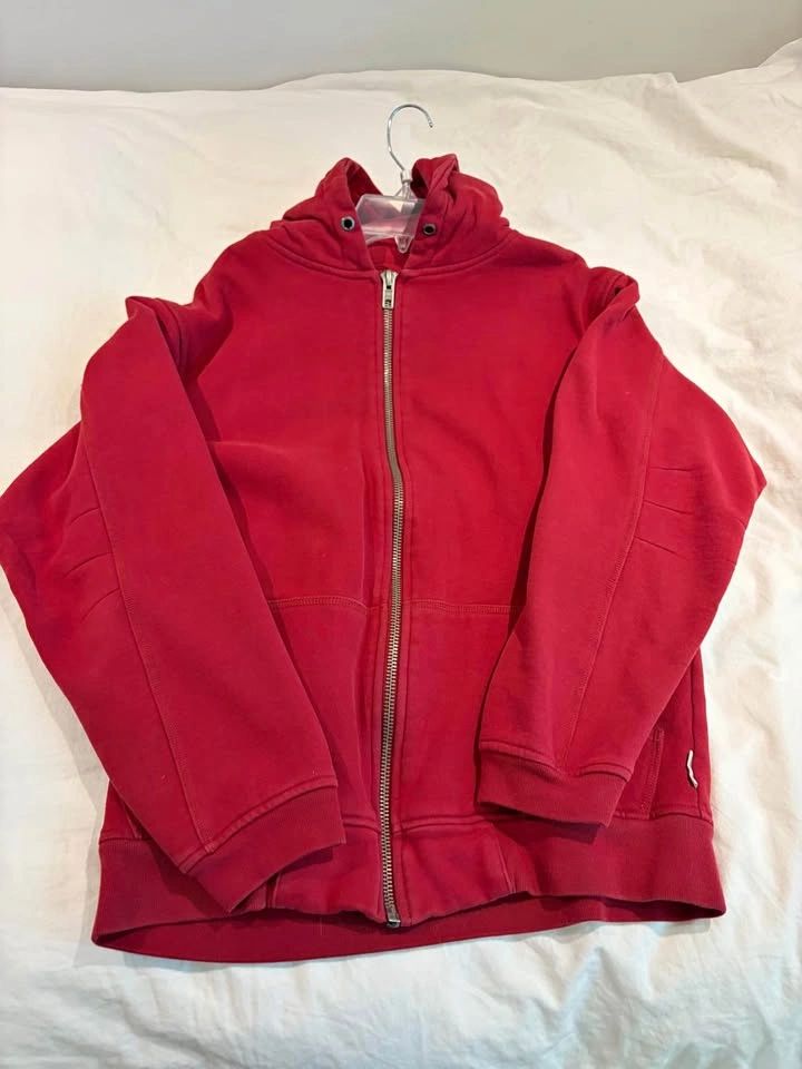 WindRiver red zip up - M