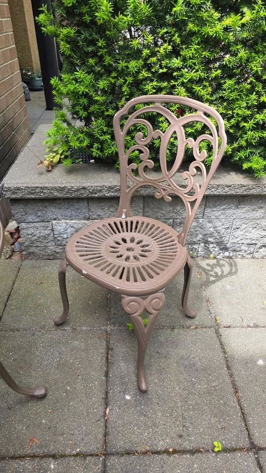 Bronze Metal Patio Bistro Set – Butterfly Design - photo 4