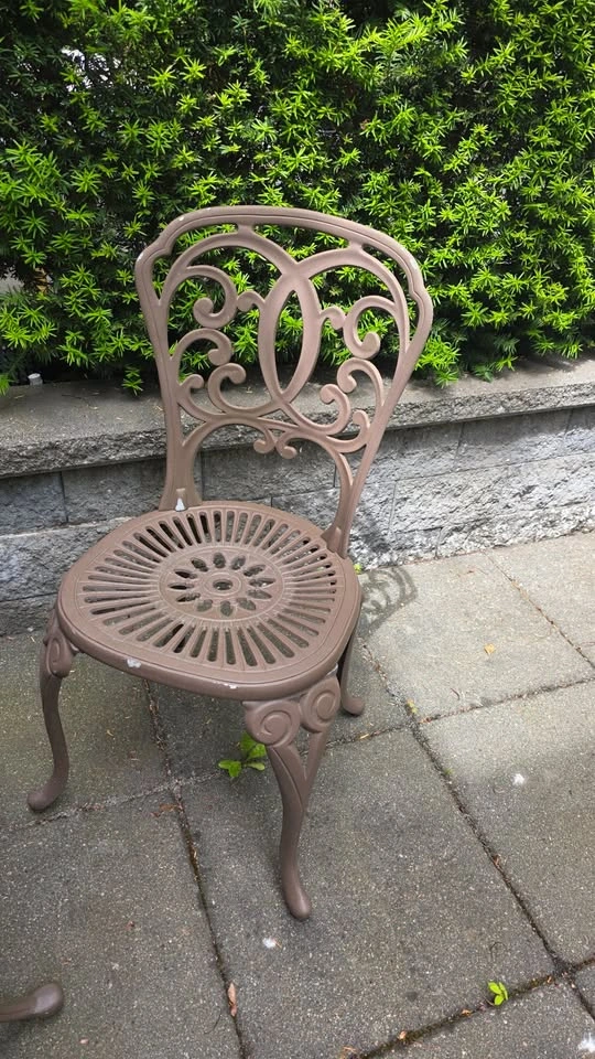 Bronze Metal Patio Bistro Set – Butterfly Design - photo 5