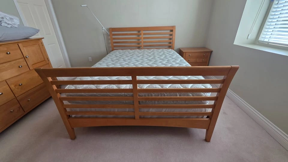 Natural Oak Bed Frame – Minimalist Slat Design - photo 5
