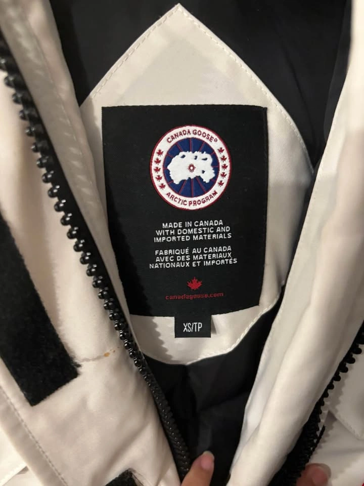 Canada Goose Expedition Parka XS- Worn only a few times - photo 3