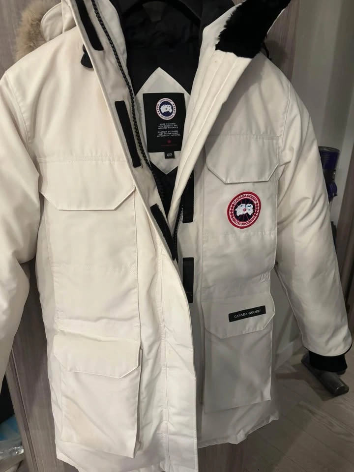 Canada Goose Expedition Parka XS- Worn only a few times - photo 4