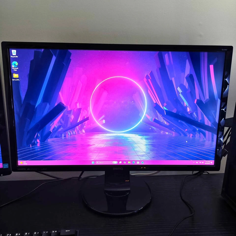 Clean Dual FullHD Monitor Setup - photo 2