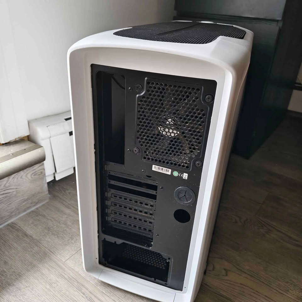 Corsair 600T Special Edition White Mid Tower PC Case - photo 4