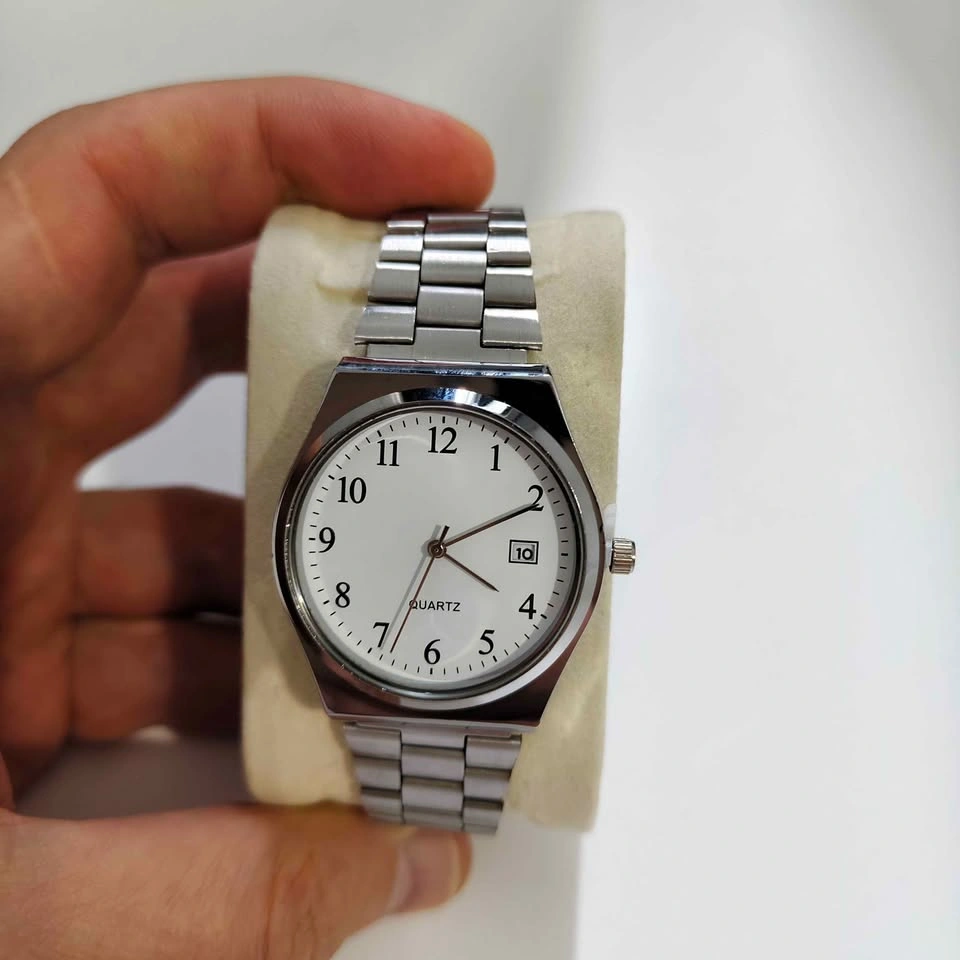 Silver Classic Watch with Metal Strap - photo 4