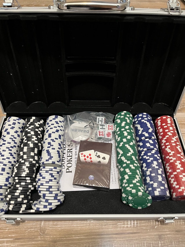 poker chips set