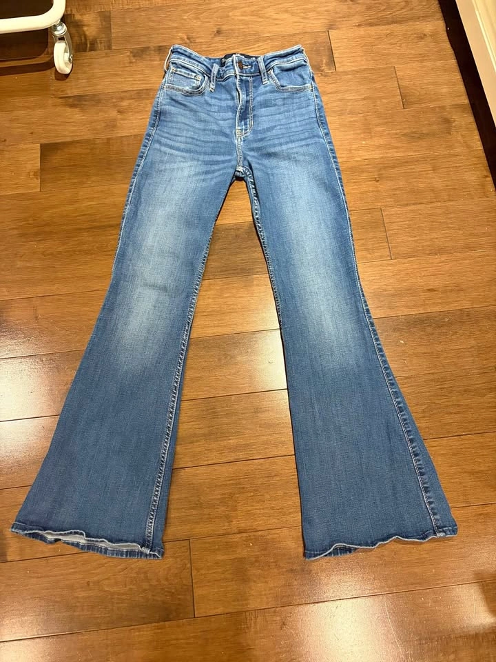 Hollister Flared Jeans - 3S