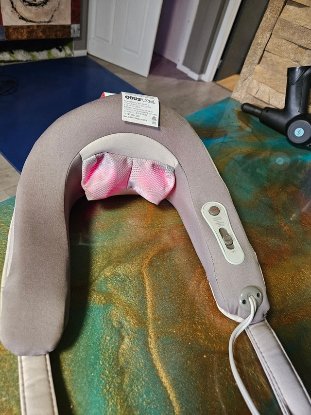 ObusForme Shiatsu Neck Massager with Heat — Like New - photo 2