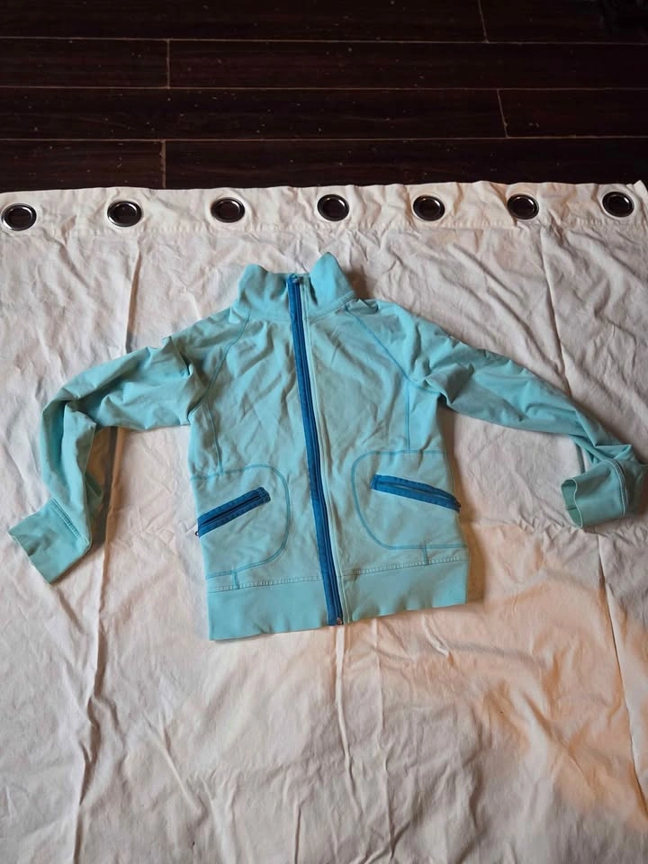Ladies Name Brand size small lot - photo 2
