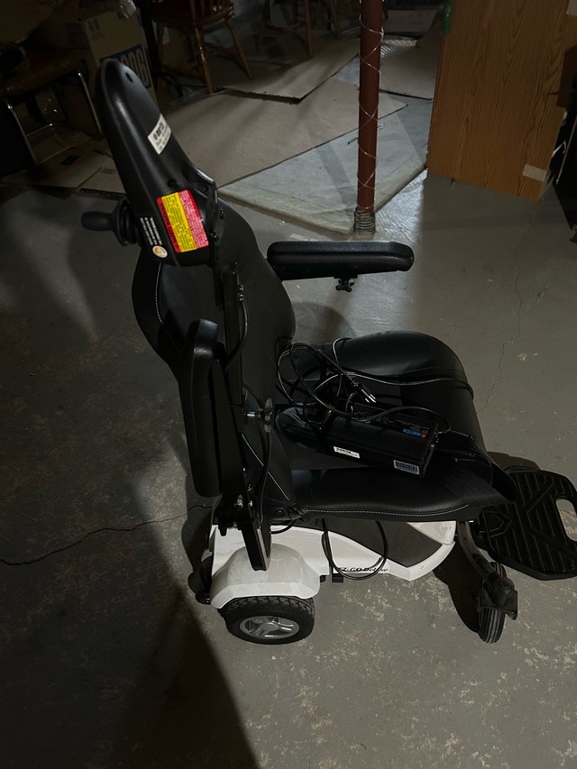 EZ Go Deluxe Power chair