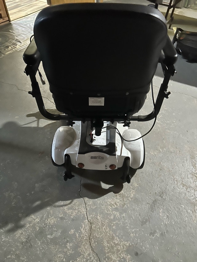 EZ Go Deluxe Power chair - photo 4