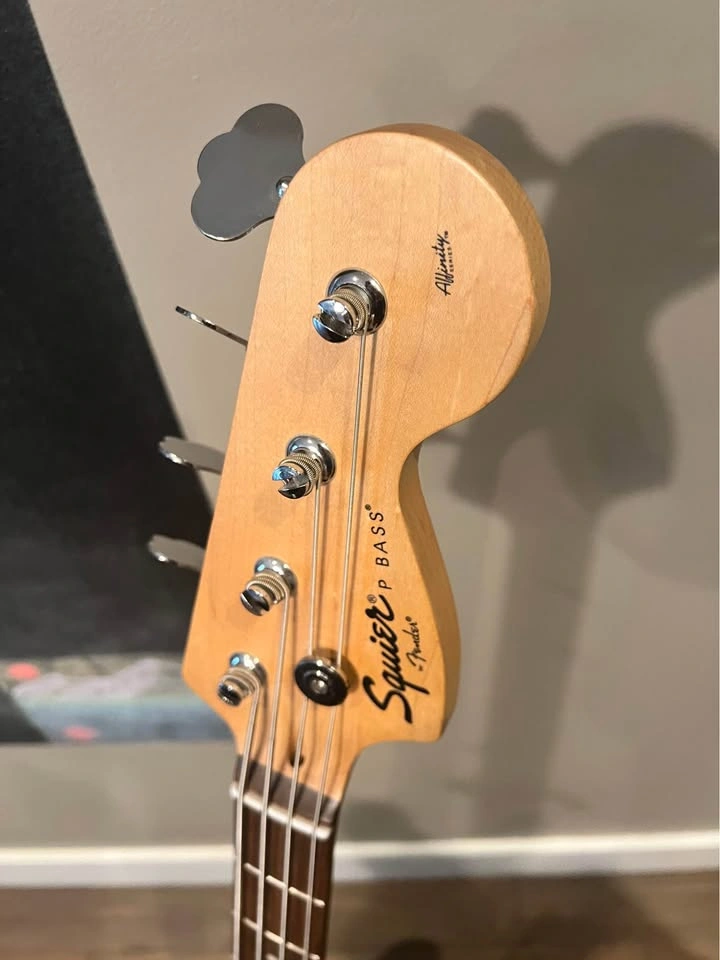 Fender P Bass Affinity Squier Bass Guitar 🚚 FREE DELIVERY - photo 3