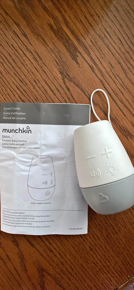 Munchkin Shhh… portable baby soother