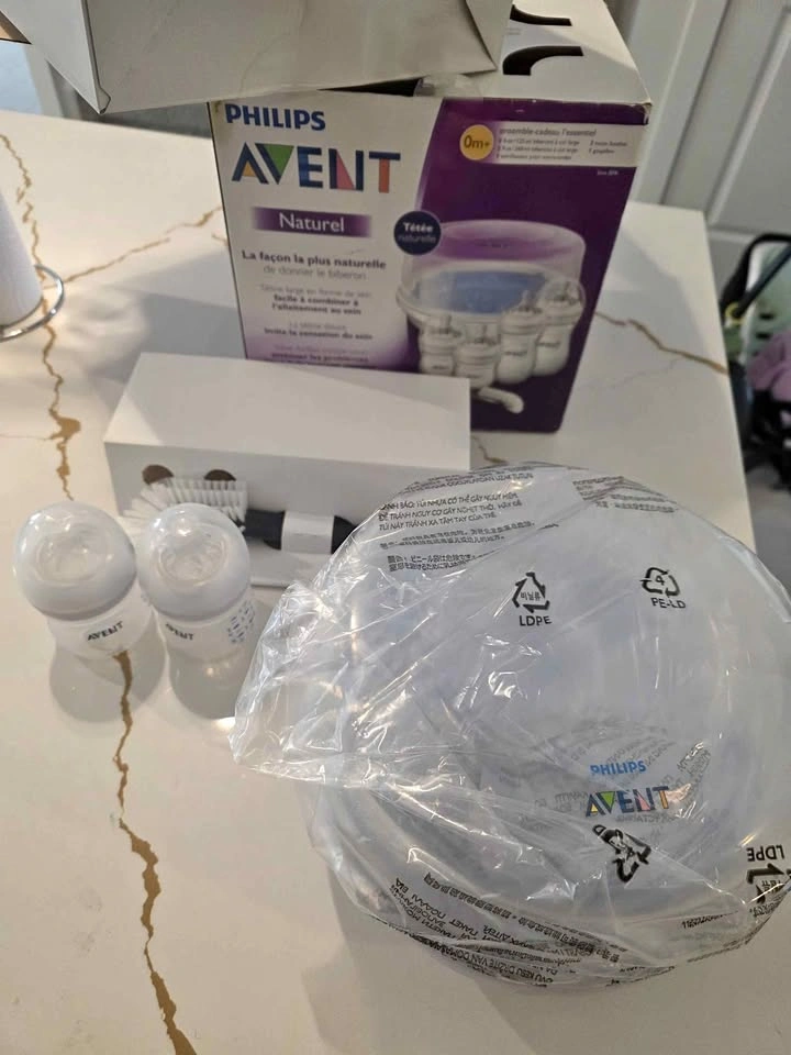 Newborn/Baby 0m+ Bottles(2), Sterilizer and Brush Set