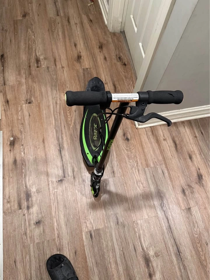 Razor Electric Scooter – 3 Available - photo 4
