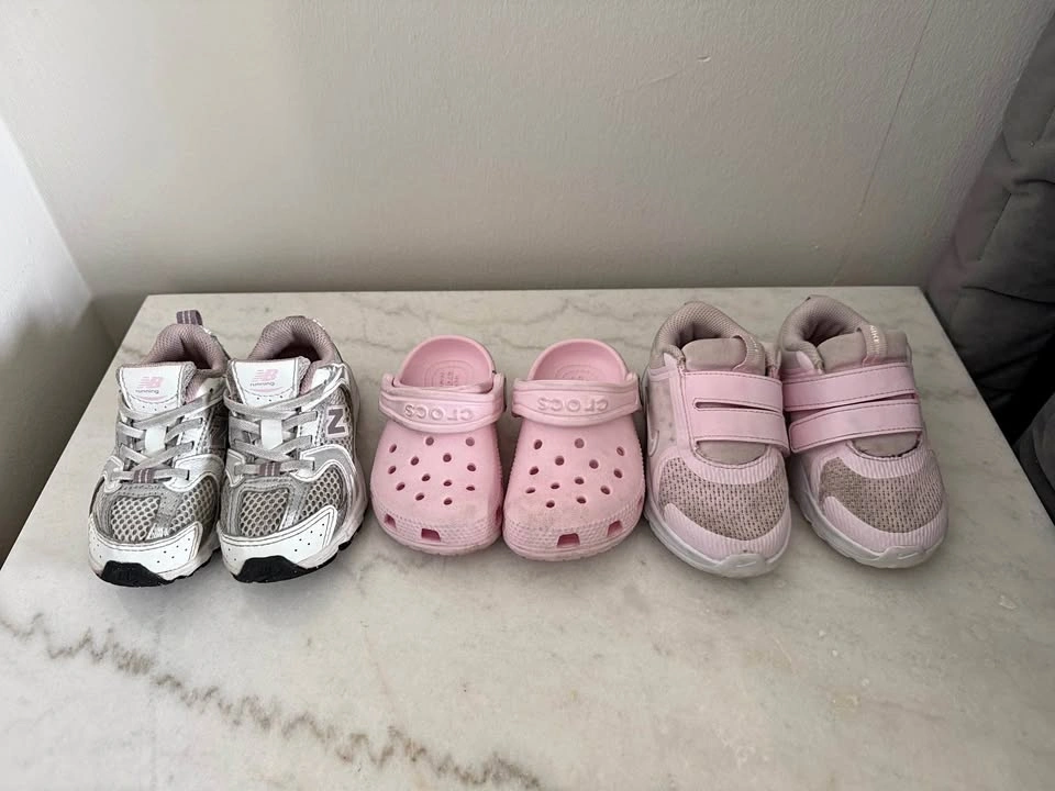 Toddler girl’s shoes