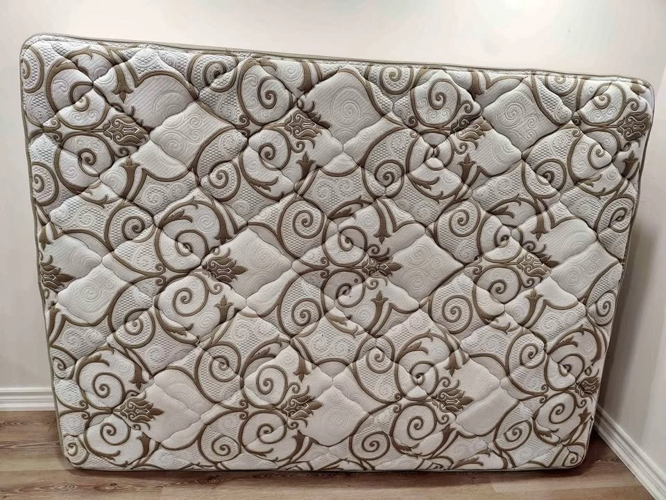 Queen Mattress Great Condition