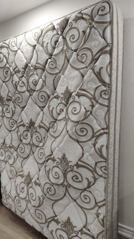 Queen Mattress Great Condition - photo 2