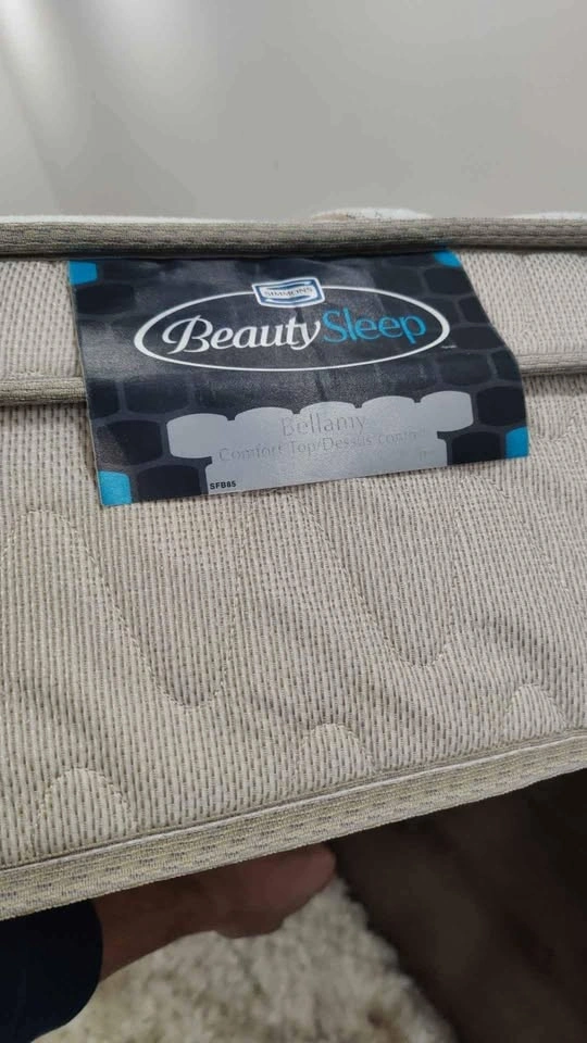 Queen Mattress Great Condition - photo 3