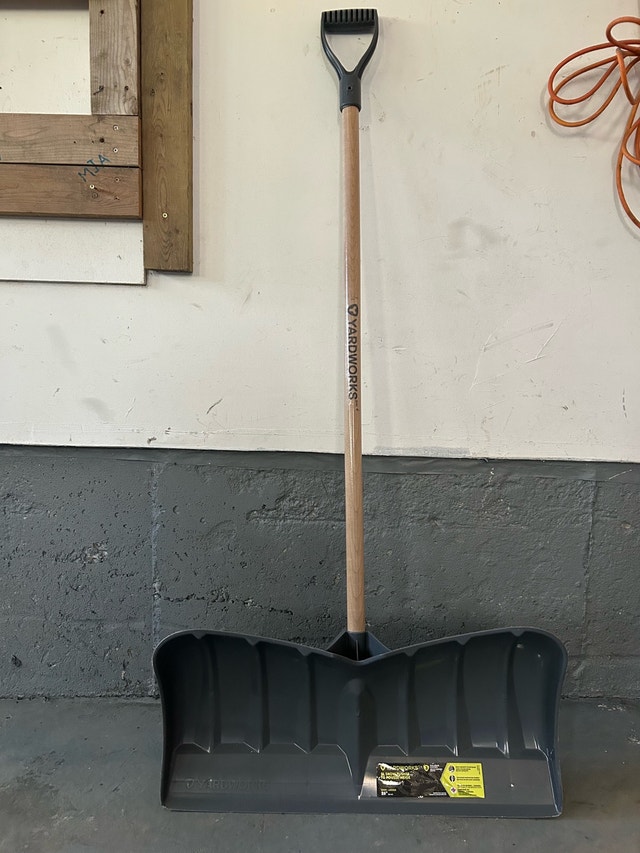 Yardworks 26-inch Snow Pusher
