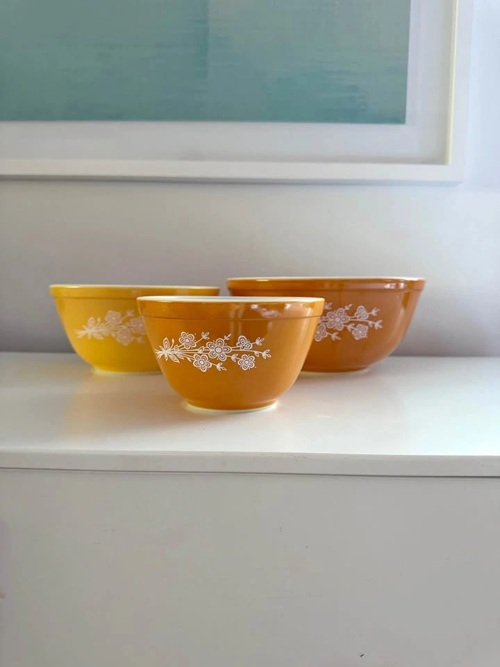 Vintage Pyrex Butterfly Gold Mixing Bowl Set
