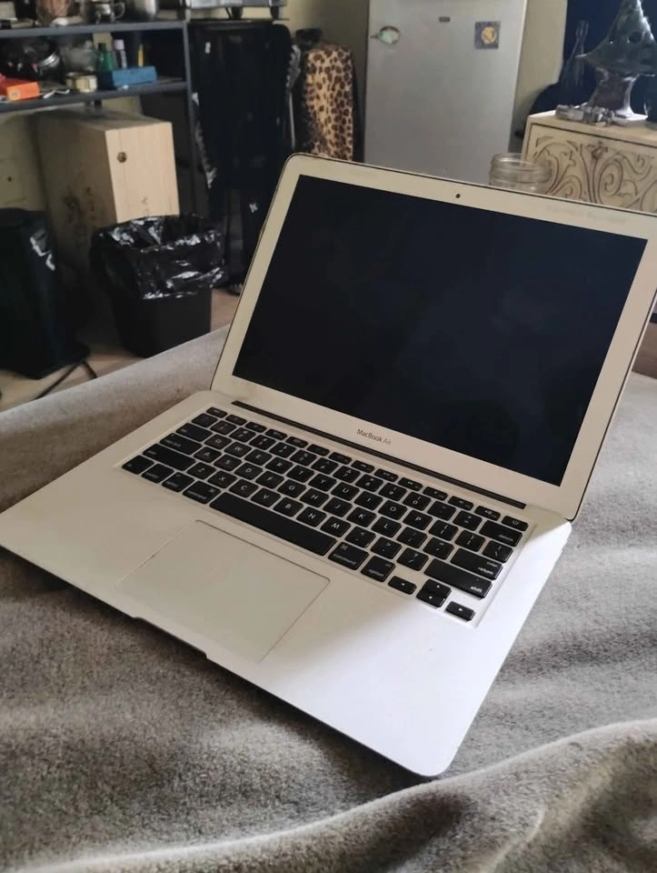 2012 MacBook Air - photo 2