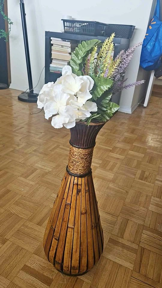 Flower vase