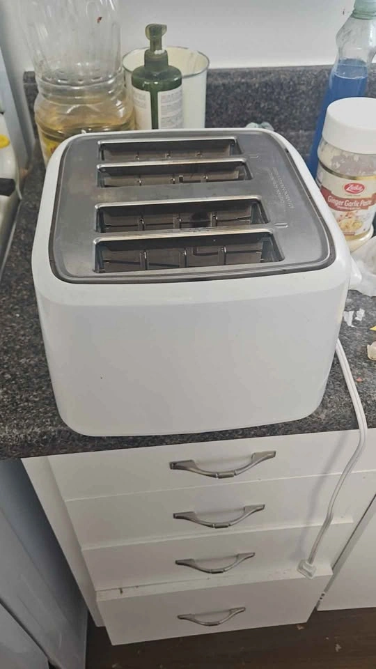 Toastmaster 4 slice toster - photo 2