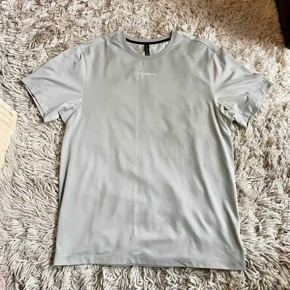Lululemon Men’s Lightweight Knit Workout Short-Sleeve Shirt - Si