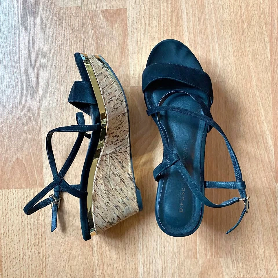 D:FUSE black platform wedge sandals - Size 6