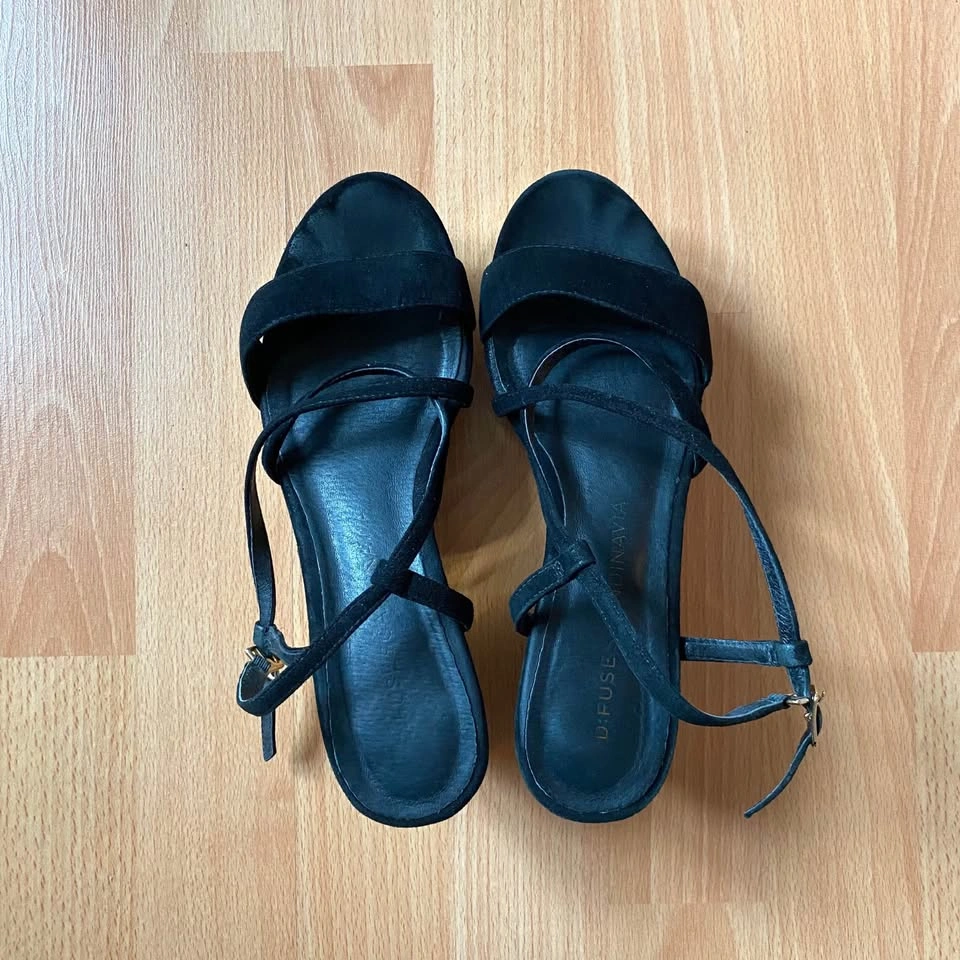 D:FUSE black platform wedge sandals - Size 6 - photo 2