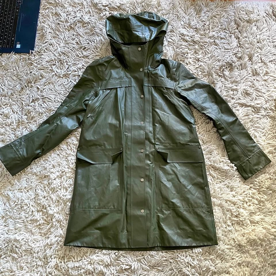 Lululemon Into The Drizzle Rain Jacket