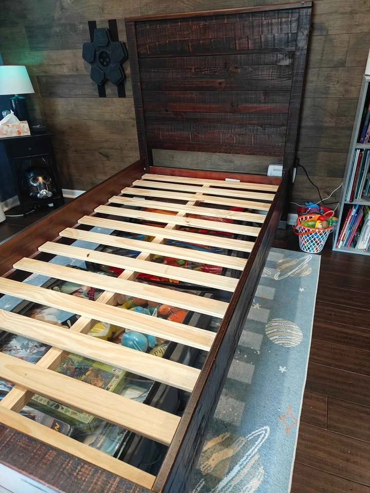 Twin size kids bed - photo 2