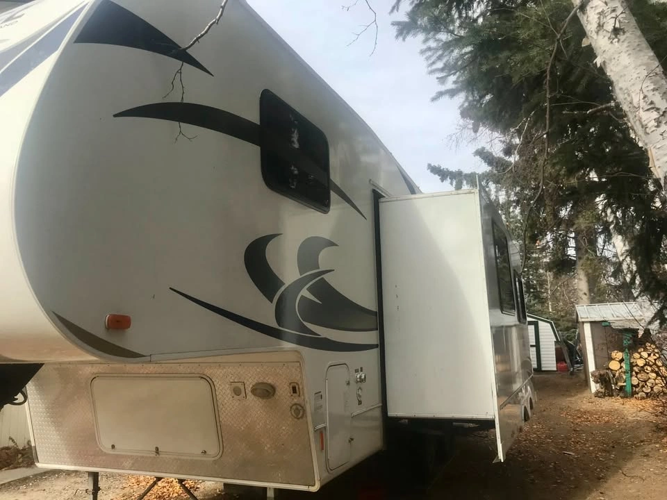 2011 Heartland Elkridge Express E24 - photo 3