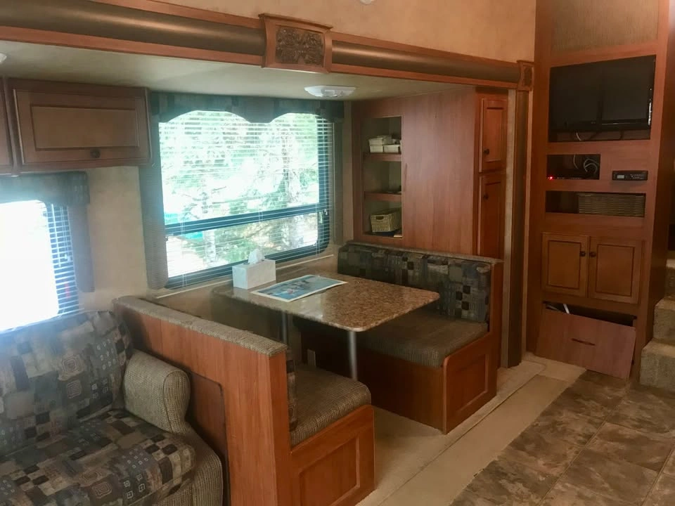 2011 Heartland Elkridge Express E24 - photo 5