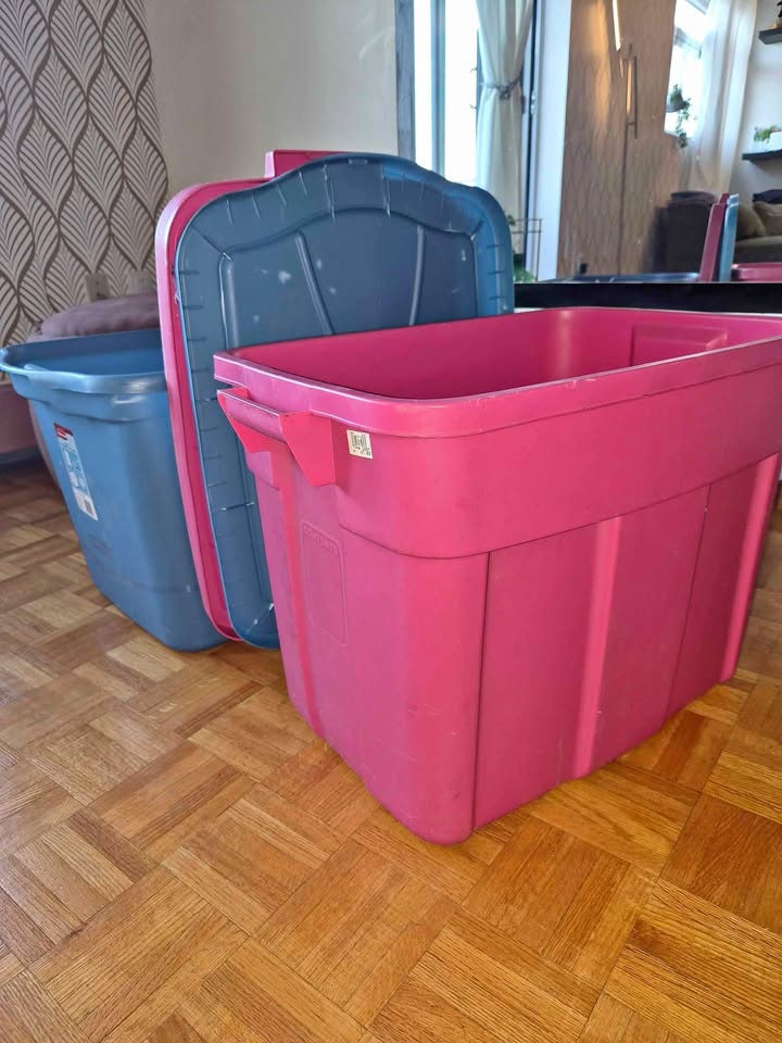 Rubbermaid bins